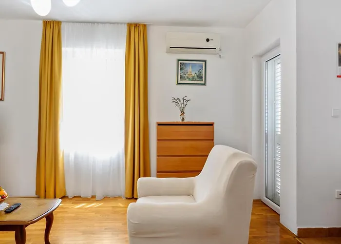 Golden Cape Apartments
