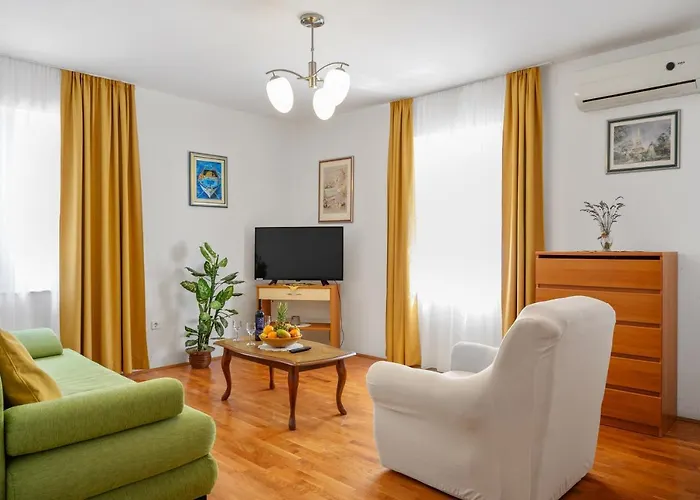 Golden Cape Apartments