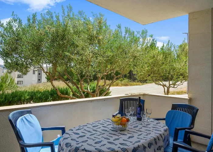 Golden Cape Apartments